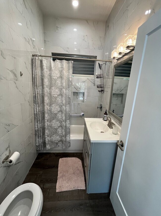 Building Photo - Beautifully fully furnished standalone 2-bedroom, 2-bathroom unit with breathtaking views!