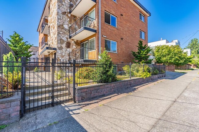 Interior Photo - Seattle Bricks Apartments