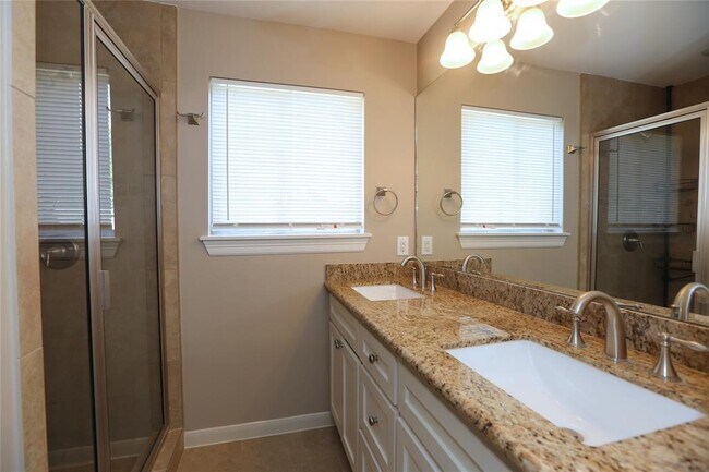 Building Photo - 7802 Valley View Ln