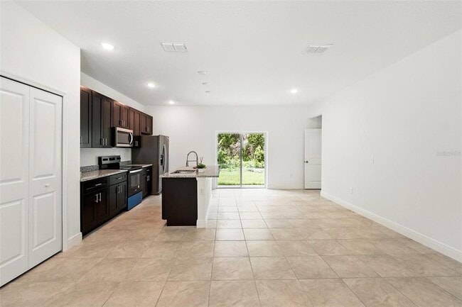 Building Photo - 7738 N Creek Way