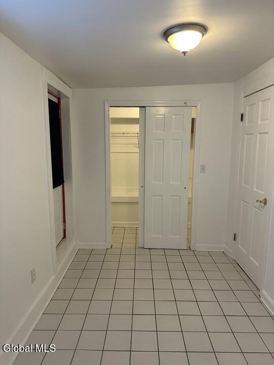 Building Photo - 31 Elm St