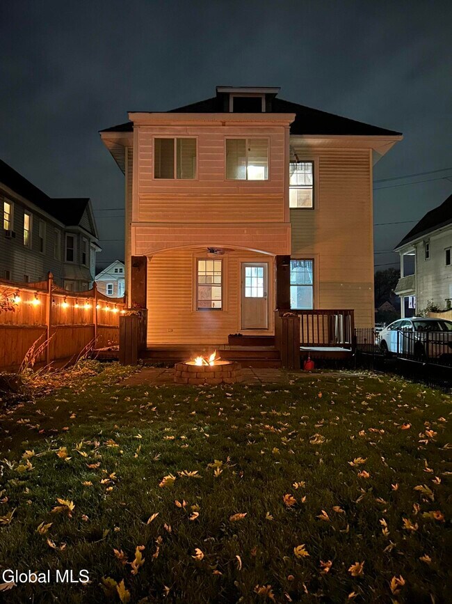 Building Photo - 1204 19th St