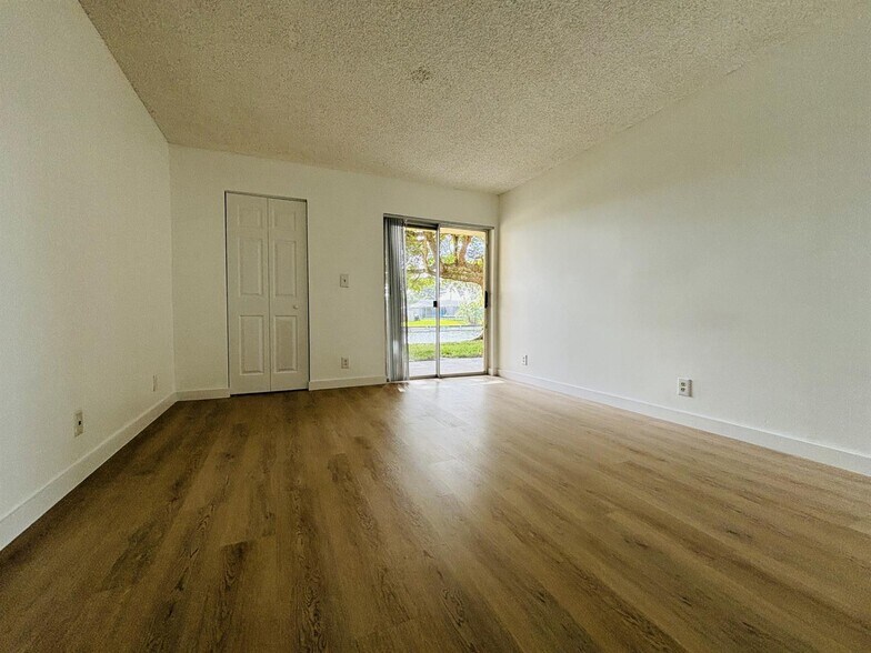 Building Photo - 7630 Westwood Dr
