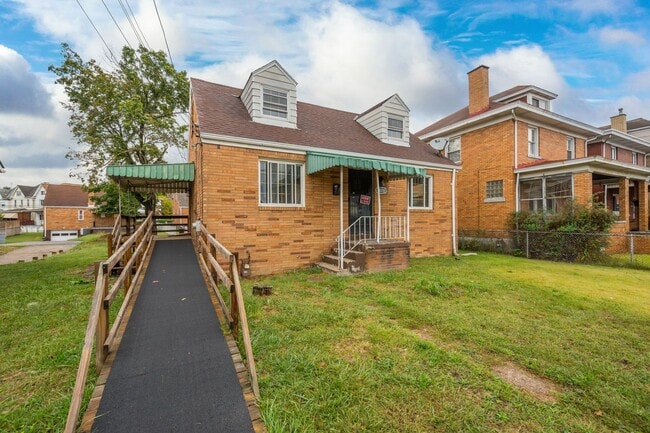 Building Photo - MOVE IN SPECIAL! SCORE HALF OFF 1ST MONTH'...