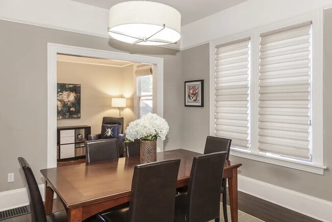 Building Photo - 1419 E Denny Way