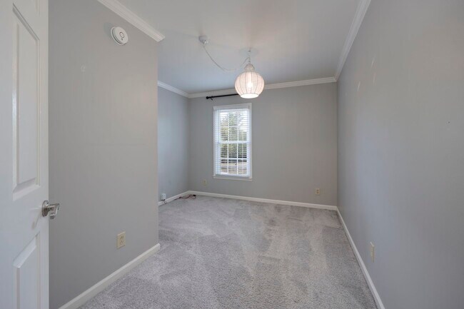 Building Photo - 1135 Clifton Ln