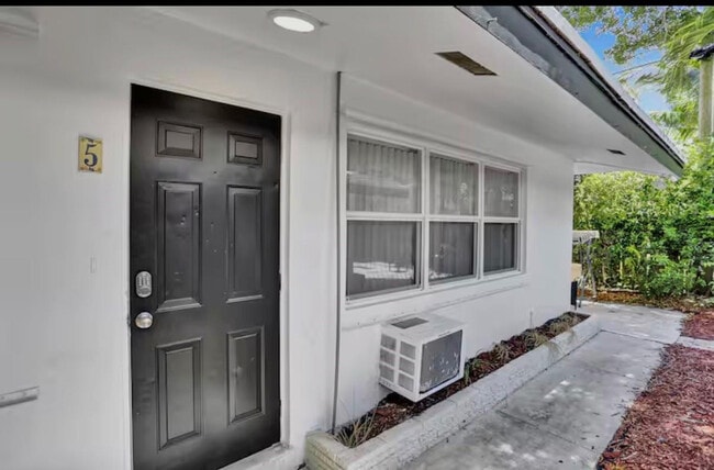 Building Photo - 820 NE 16th Ave