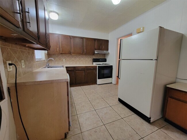 Building Photo - 3023 Gus Thomasson Rd