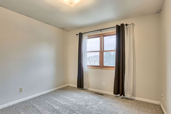Building Photo - 4 Bedroom home in Fort Collins