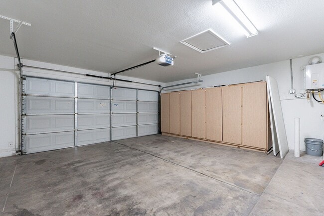 Building Photo - Spacious 5-Bedroom Home with Open Layout & Private Backyard