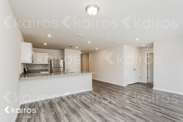 Building Photo - 832 Whispering Creek Ave