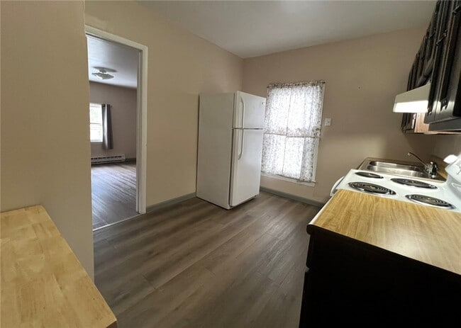 Building Photo - 912 Magee St