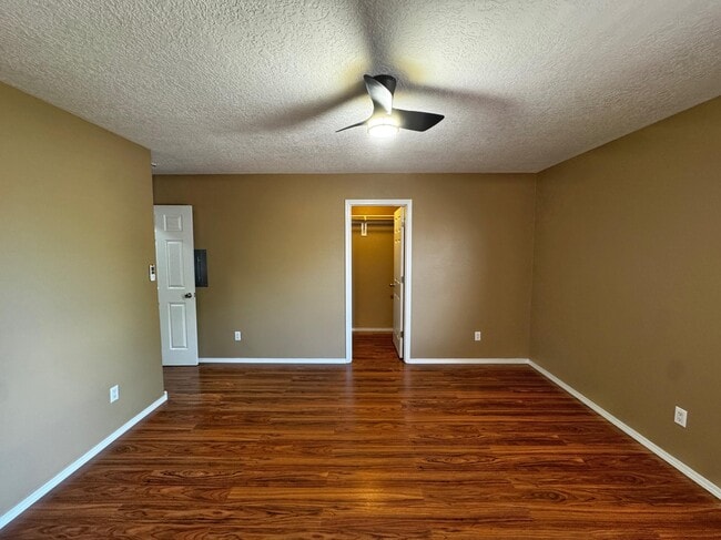 Building Photo - 923 Telstar Loop NW