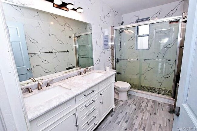 Building Photo - 42-10 50th Ave