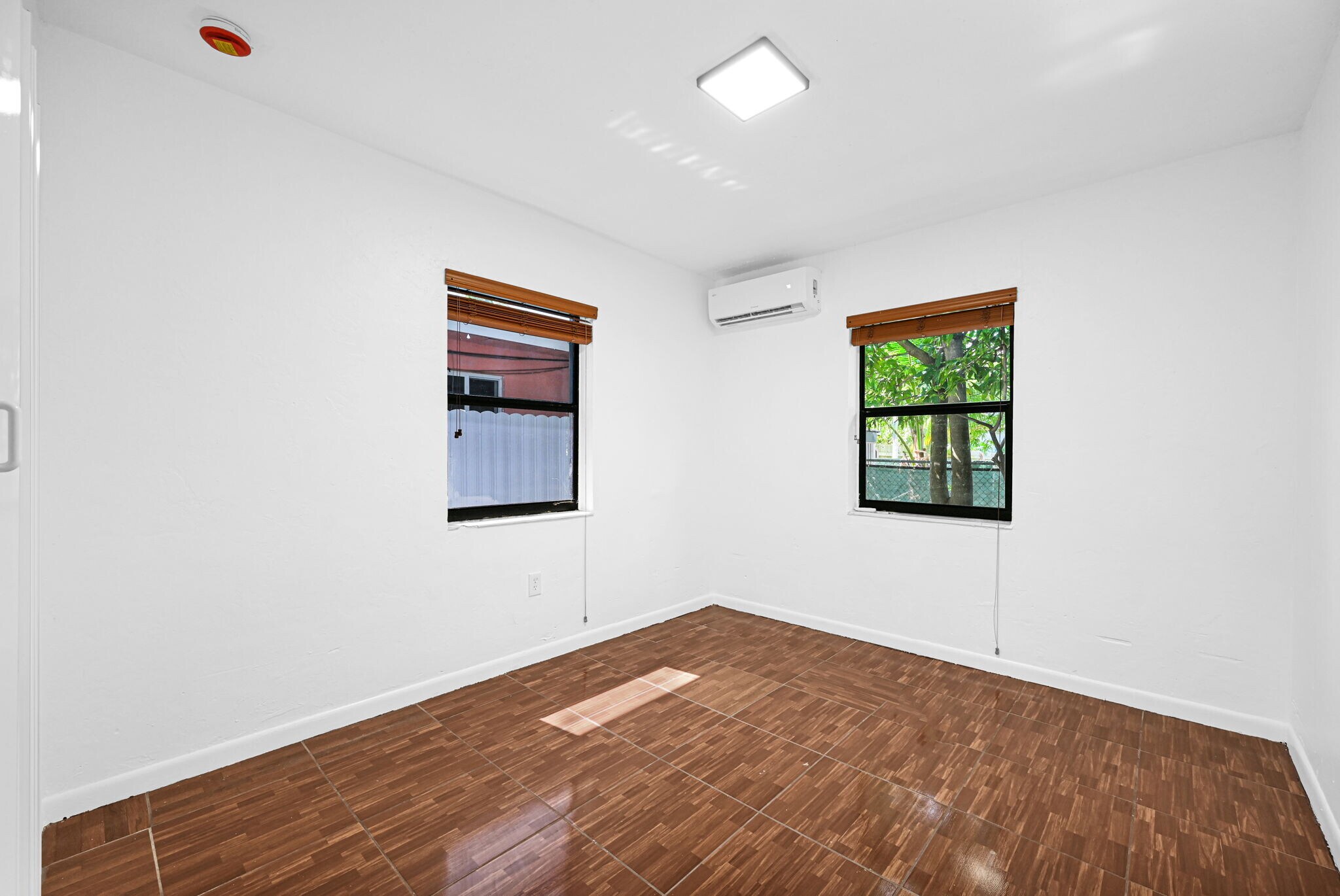 Building Photo - 6430 NE 1st Ct