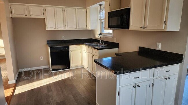 Building Photo - 7510 Cardwell St