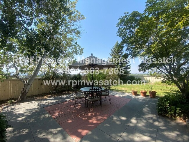 Building Photo - Check out This Stunning 3 Bedroom 2.5 Bath...