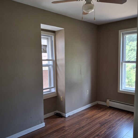 Building Photo - 817 Ridge St