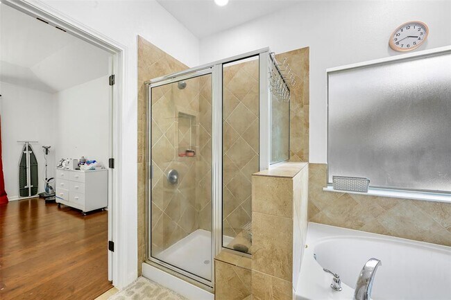 Building Photo - 300 Southern Cross Dr