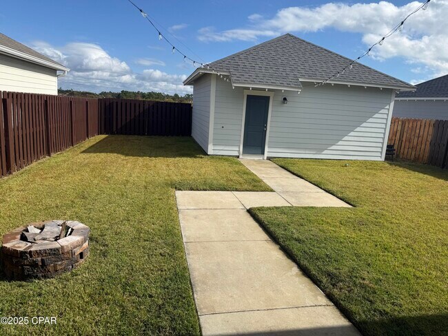 Building Photo - 2129 Sedges Ave