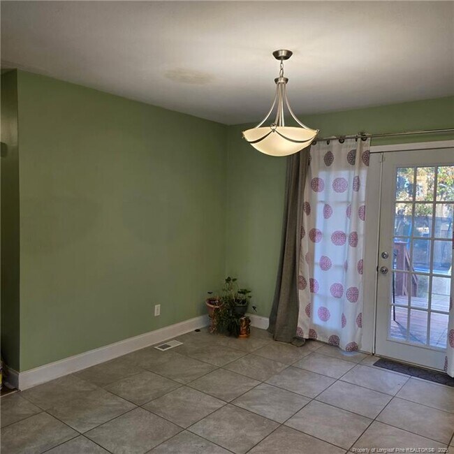 Building Photo - 1401 Greenock Ave