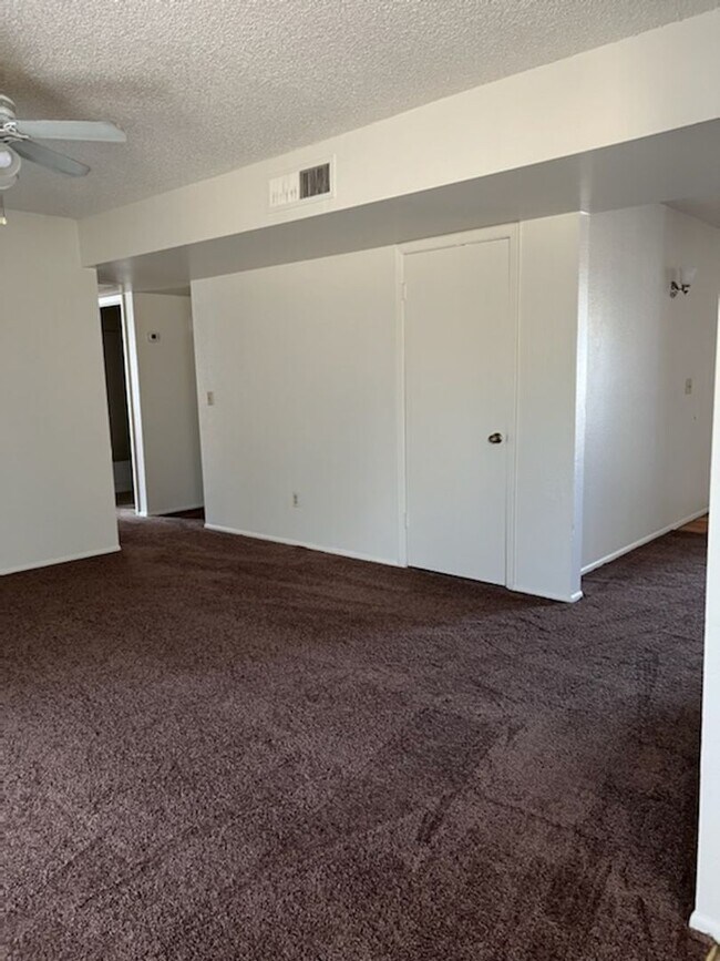 Building Photo - Charming 3 Bed 2 Bath home in Mesa with co...