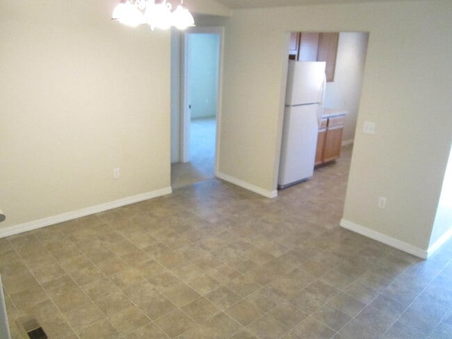 Building Photo - Charming Duplex for Rent