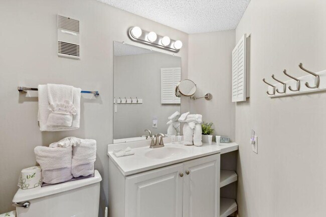 Building Photo - 497 Plantation Rd