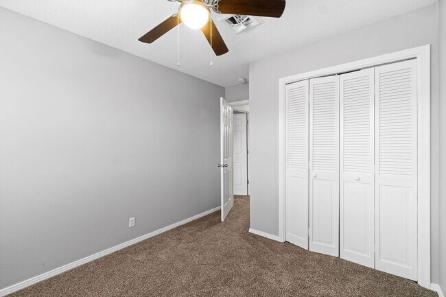 Building Photo - 219 Taft Dr