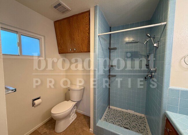 Building Photo - 440 Chestnut Ln