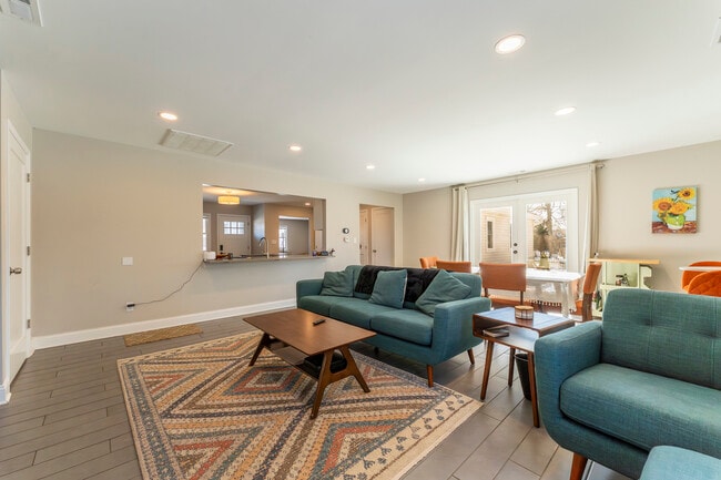 Building Photo - 1700 N Linden Ave