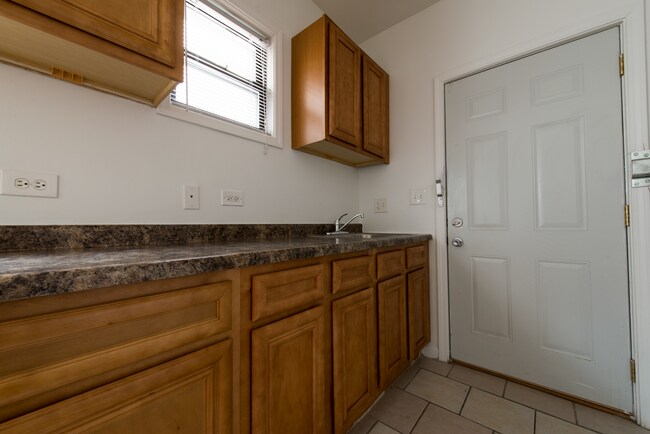 Building Photo - 8148 S Ingleside