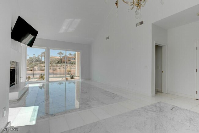 Building Photo - 8953 Diamond Falls Dr