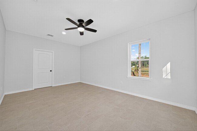 Building Photo - 10594 Rustling Oaks Dr