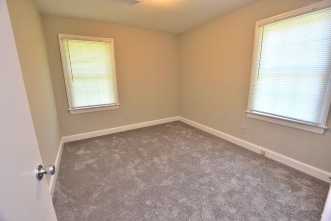 Building Photo - 608 E Cockrell St