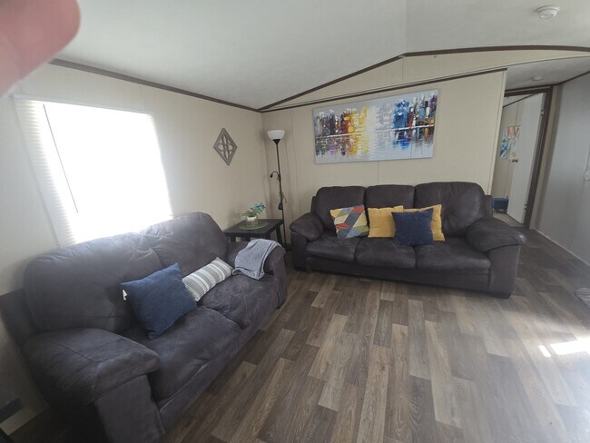 Building Photo - 790 N Broadway St