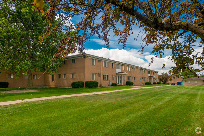 Building Photo - Warren Manor