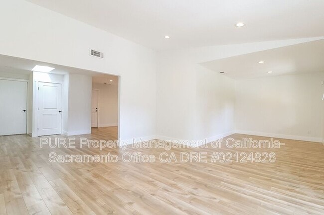 Building Photo - 5713 Mesa Verde Cir