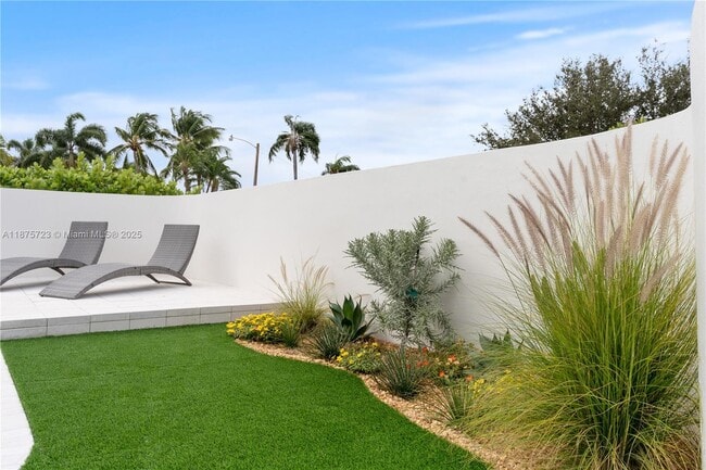 Building Photo - 5900 NE 21st Ave