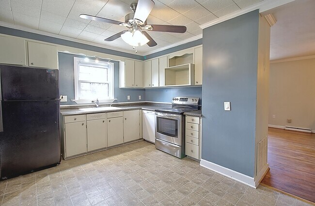 Building Photo - 135 Clay St