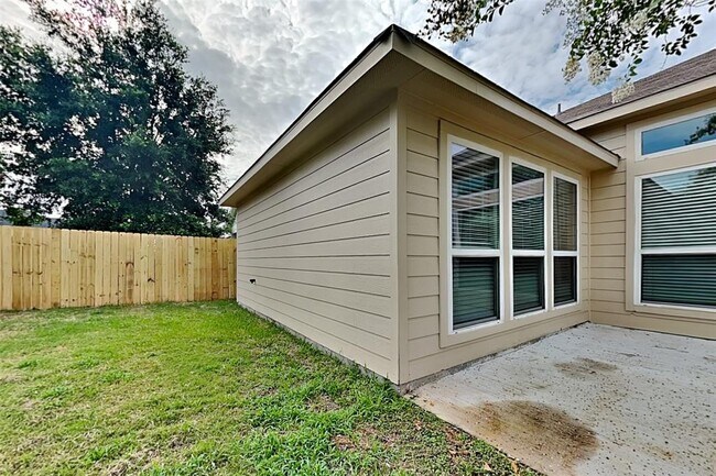 Building Photo - 9915 Tulip St