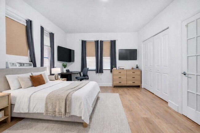 Building Photo - 1554 SW 5th St