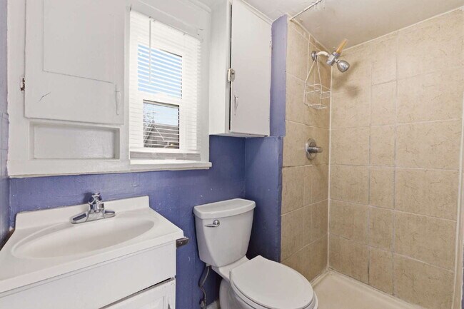 Building Photo - 1 Bed 1 Bath with TWO Bonus Rooms in Delmar Parkway!