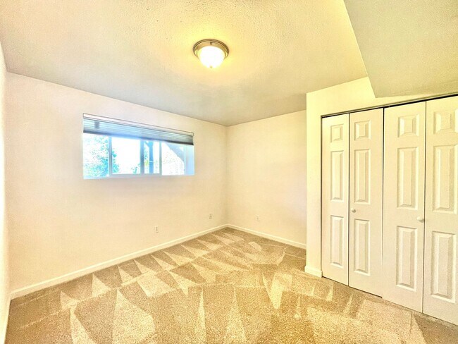 Building Photo - Mid-Century Gem in Kirkland’s Everest Park