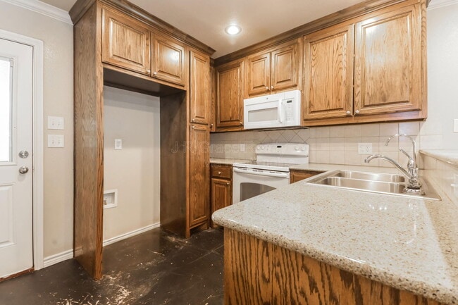 Building Photo - 780 Rocky Rdg