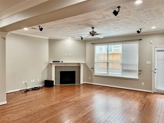 Building Photo - 1440 Dian St