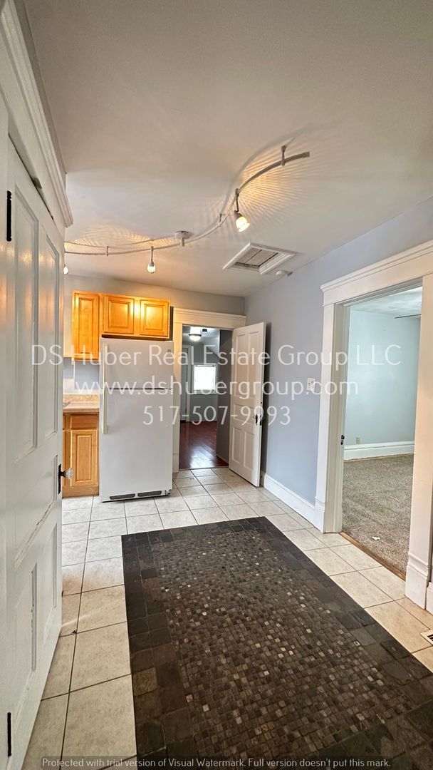 Building Photo - 420.5 W Maple St