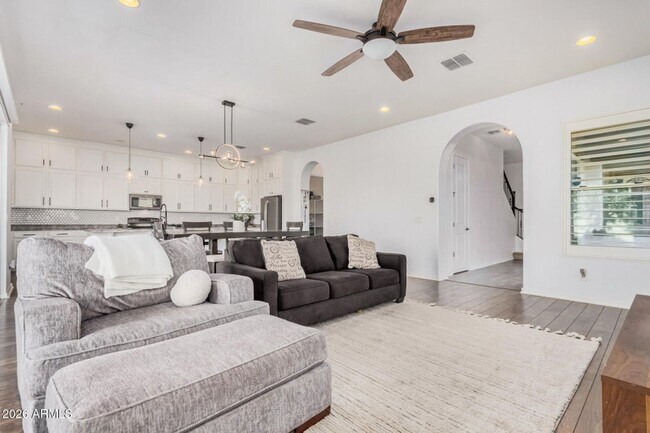 Building Photo - SFH 4-3