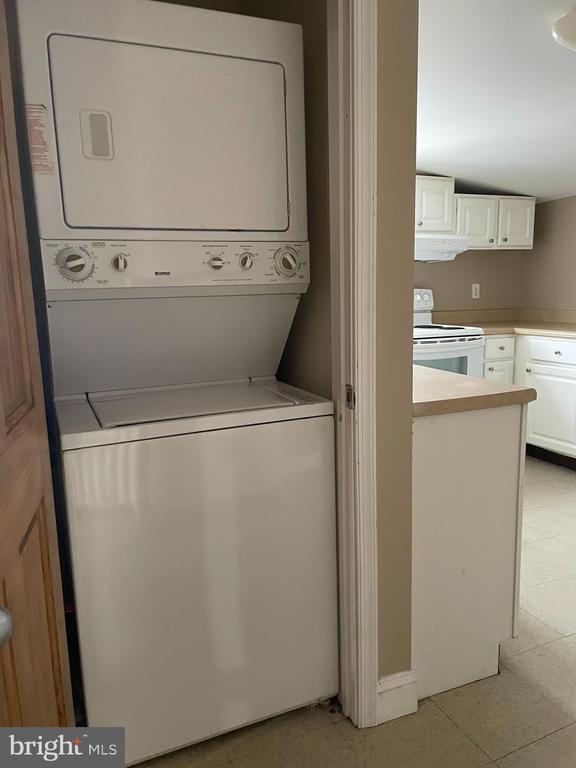 Building Photo - 221 Chester Ave