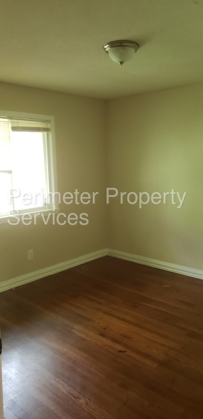 Building Photo - HALF OFF FIRST MONTH'S RENT!!!